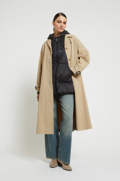 Trench lungo con cappuccio
