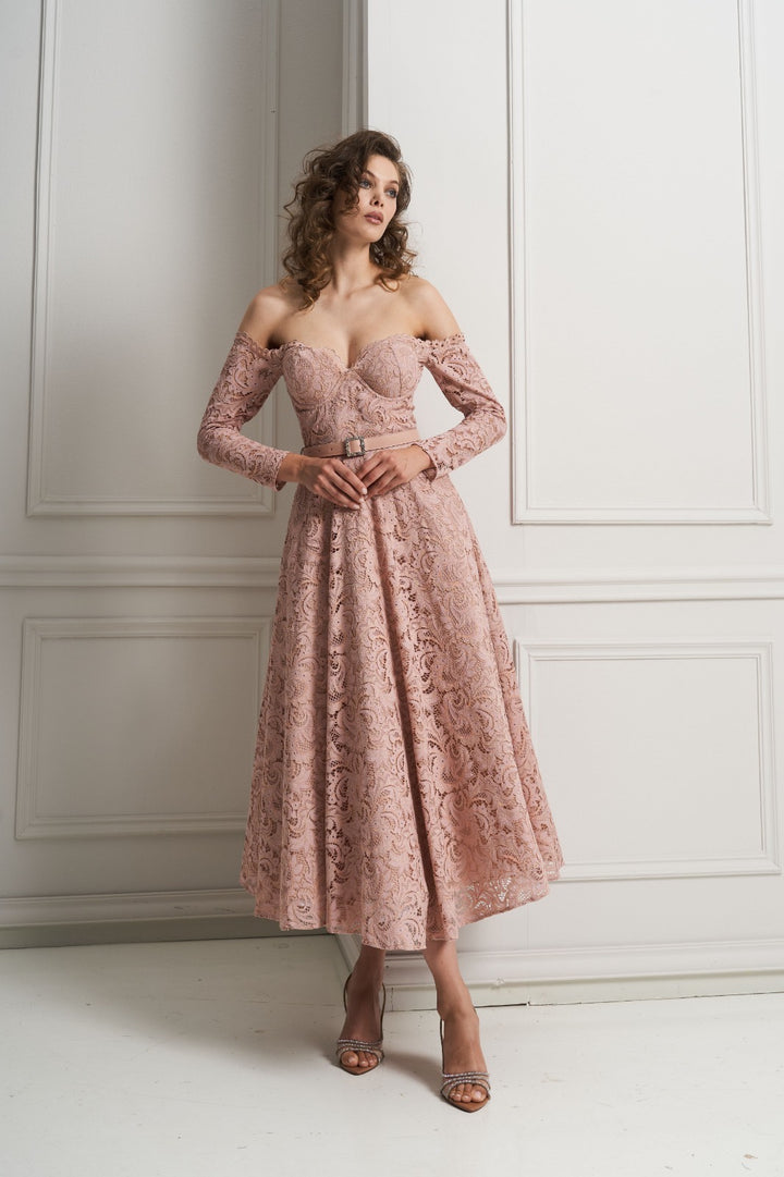 MISCHALIS - ABITO MIDI IN PIZZO CON SCOLLO A CUORE E MANICHE OFF-SHOULDER