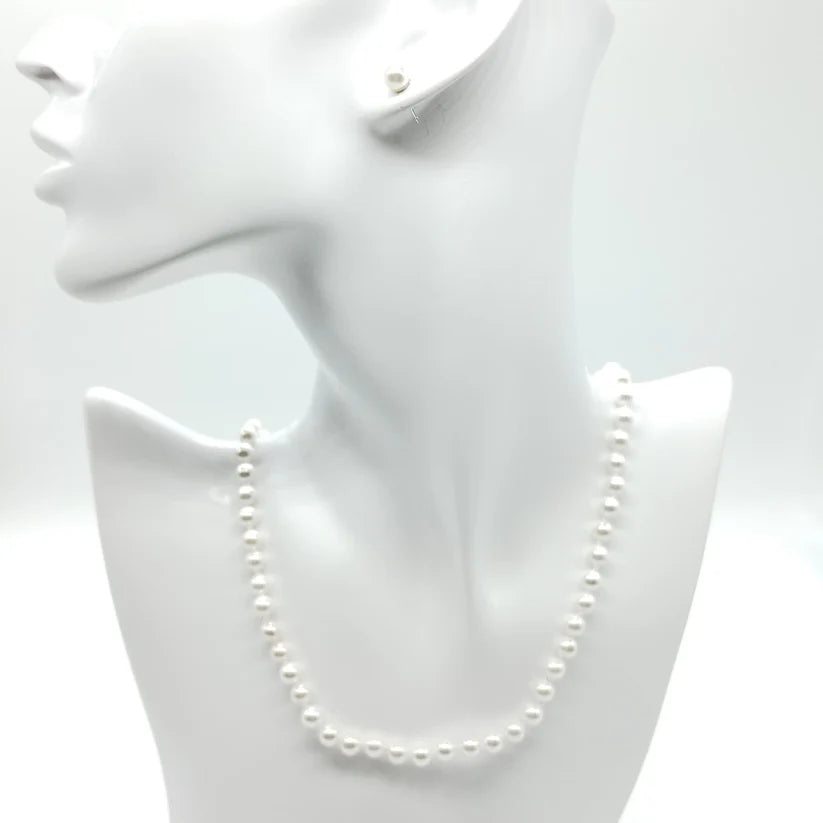Parure di perle composta da collana e orecchini