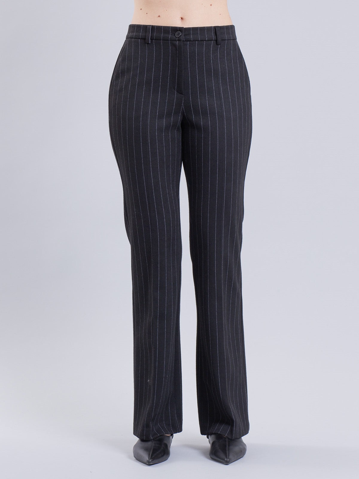 Pantalone nero con riga grigia a taglio dritto
