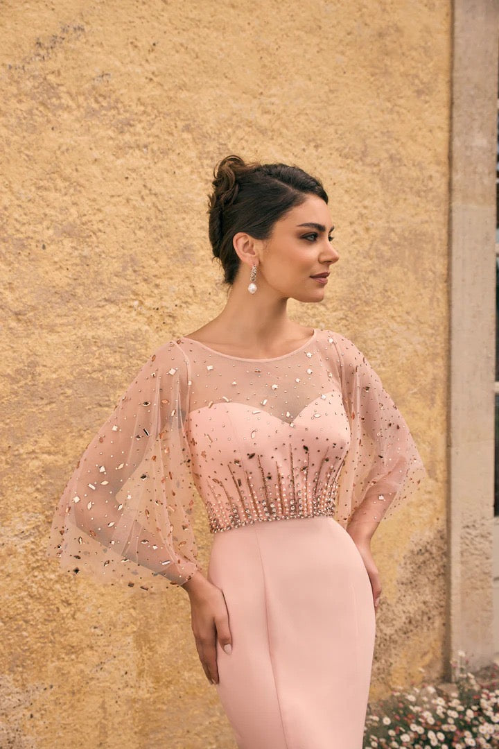 VENI INFANTINO - ABITO LUNGO IN CREPE E TULLE CON SCOLLATURA IN TRASPARENZA E DELICATE MANICHE TRASPARENTI
