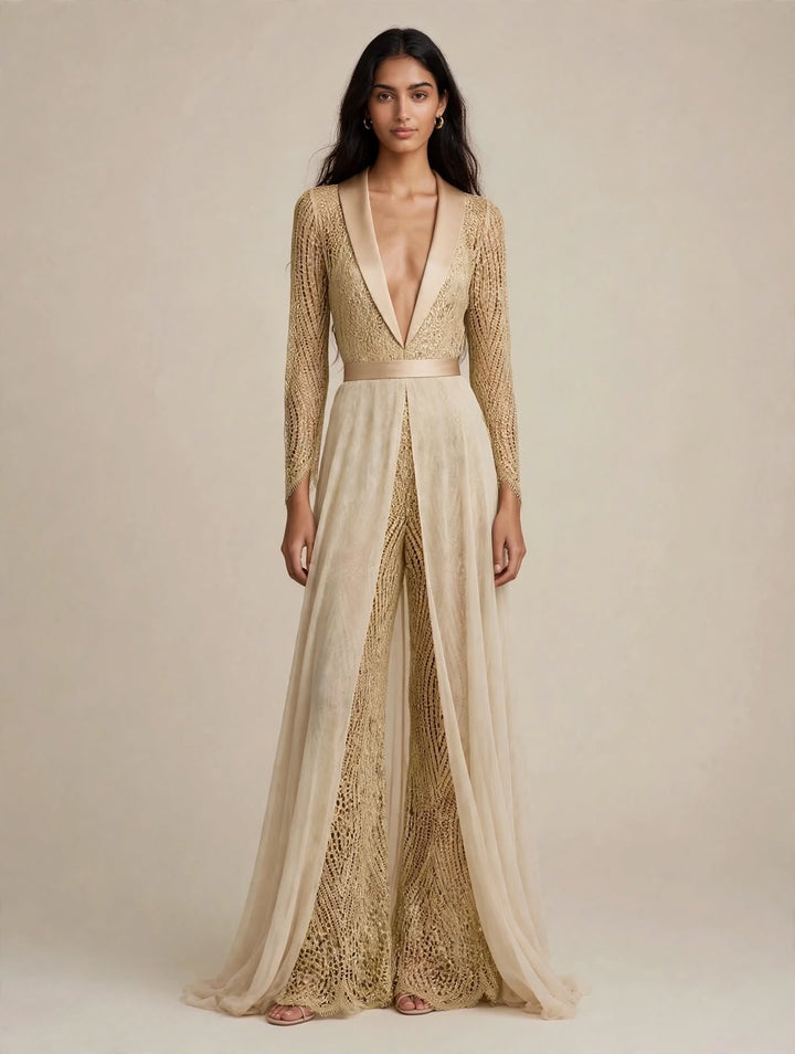 ANNA CAIAZZO - TUTA JUMPSUIT ORO IN PIZZO MACRAMÉ CON SCOLLO A V PROFONDO CON REVERS IN RASO E PANTALONE A ZAMPA CON SOPRAGONNA