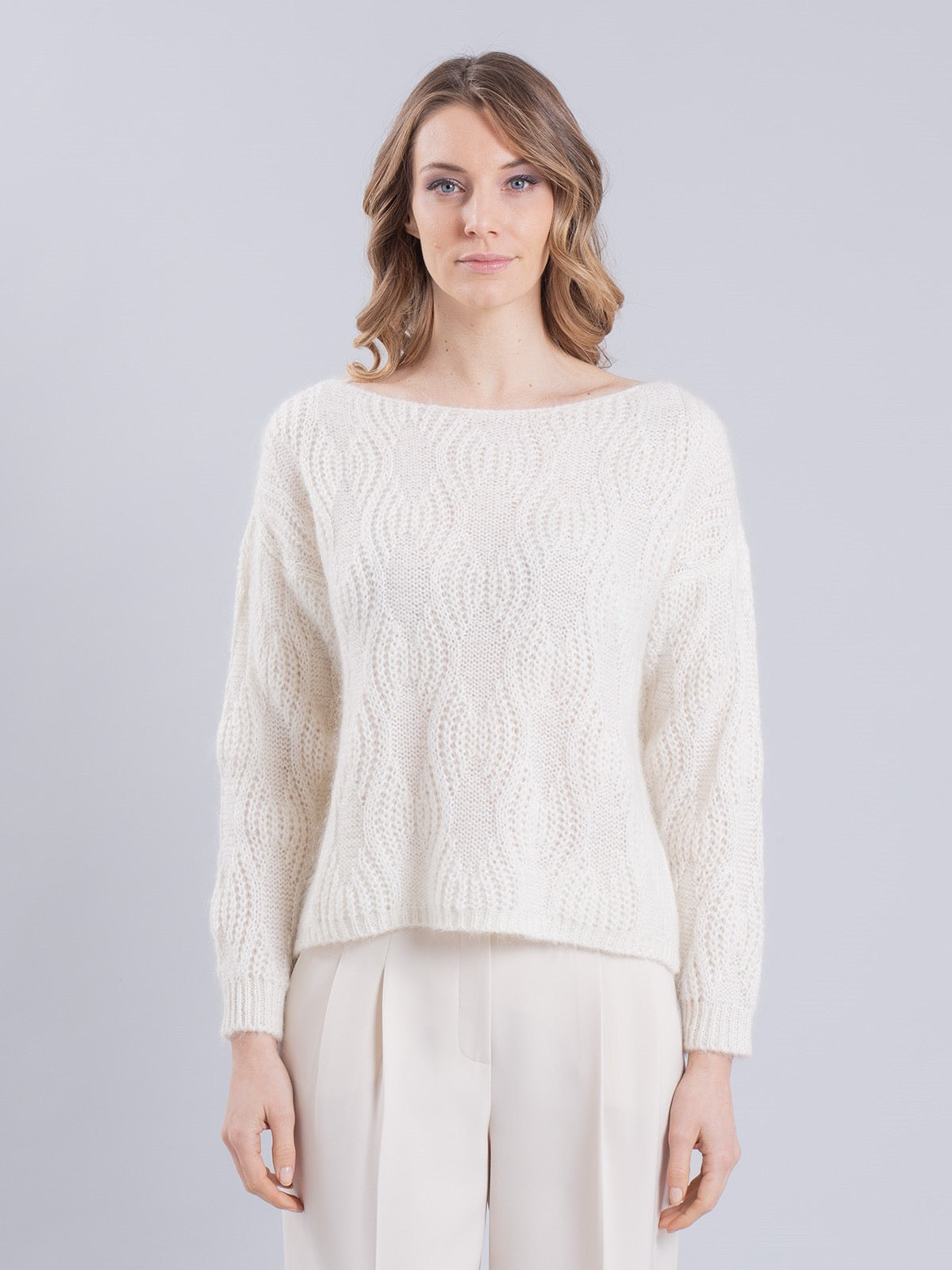 Maglia color vinaccia con manica raglan e girocollo largo