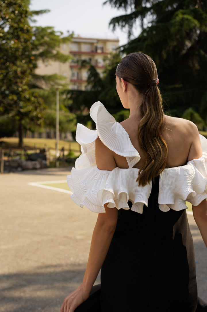 MISCHALIS - ABITO LUNGO ELEGANZA SCULTOREA IN BIANCO E NERO