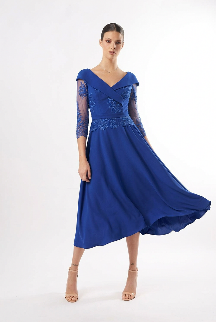 CARLA RUIZ - ABITO MIDI, SCOLLO OMERALE CON MANICHE IN PIZZO