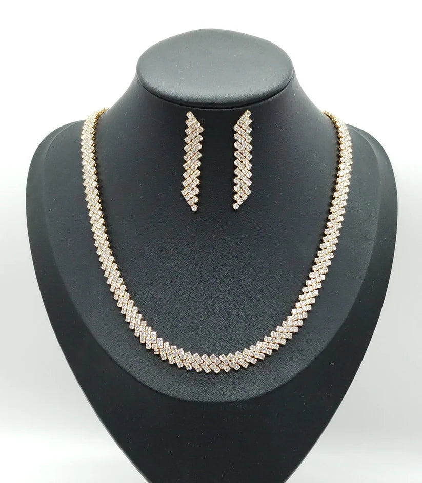 Parure di zirconi color crystal composta da collana e orecchini con rodiatura in oro
