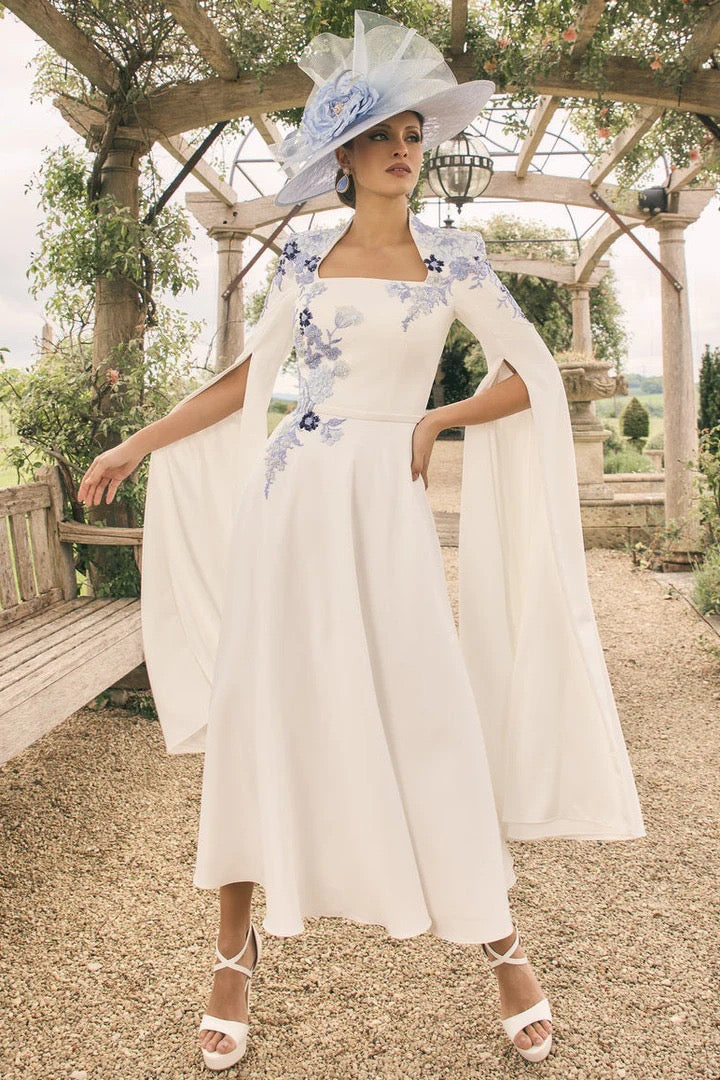 VENI INFANTINO - ABITO IN CREPE MIDI LINEA AD A, PROGETTATO PER VALORIZZARE CON LA VITA STRETTA E SCOLLO SQUADRATO