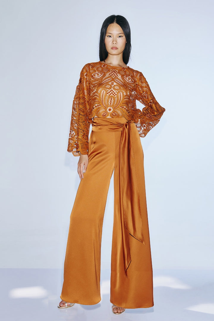 TWINS - PANTALONE A PALAZZO IN TESSUTO SATINATO DAL FINISH LUMINOSO, CARATTERIZZATO DA LINEA FLUIDA E VITA ALTA