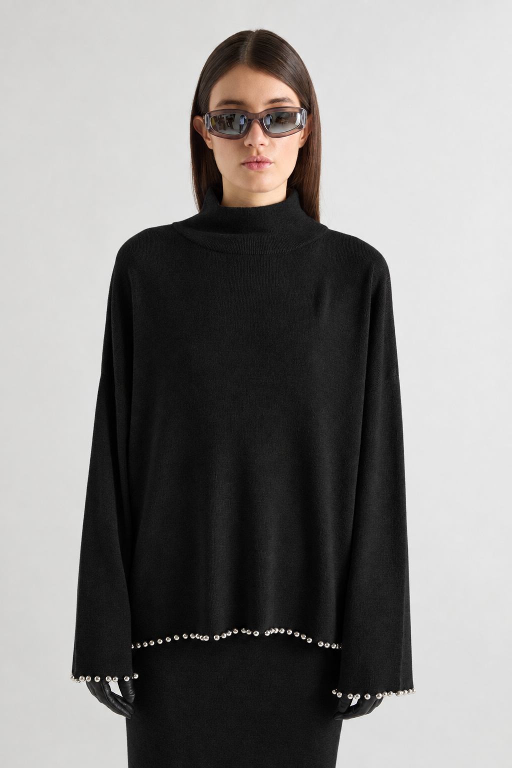 MEIMEI J - MAGLIA FINE LISCIA CON LEGGERA TEXTURE MELANGE, TINTA UNITA ESSENZIALE BORDO ORLO : FILA CONTINUA DI PERLE E CRISTALLI