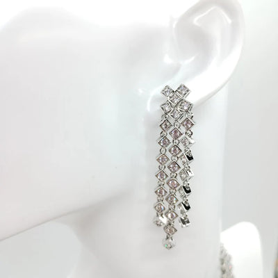 Parure di zirconi color crystal composta da collana e orecchini con rodiatura in argento