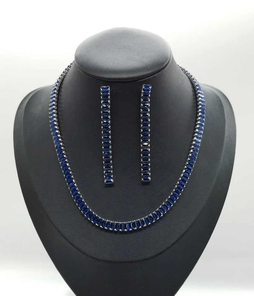 ENZO RUSSO - PARURE DI ZIRCONI COLOR CRYSTAL COMPOSTA DA COLLANA E ORECCHINI CON RODIATURA ORO O BLU