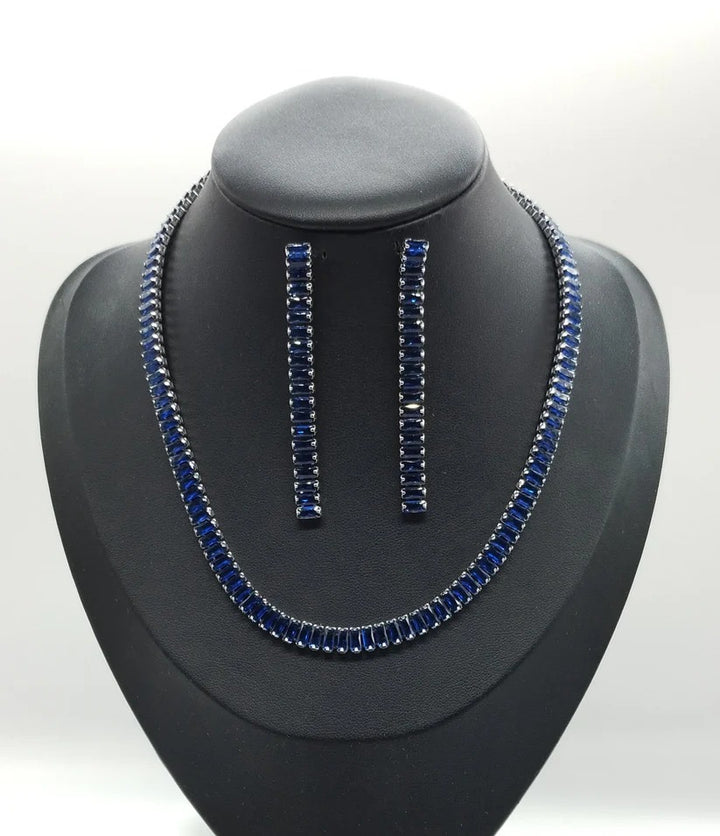 ENZO RUSSO - PARURE DI ZIRCONI COLOR CRYSTAL COMPOSTA DA COLLANA E ORECCHINI CON RODIATURA ORO O BLU