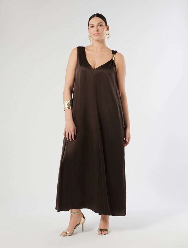 MARINA RINALDI - ABITO LUNGO IN SATIN CON DETTAGLIO IN METALLO SULLA SPALLINA CHE FORMA UN DRAPPEGGIO
