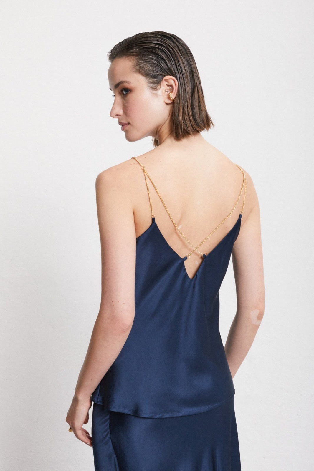 OTTO D’AME - TOP FLUIDO IN 100% VISCOSA CON SPALLINE DI CATENA DA INTRECCIARE SULLA SCHIENA.