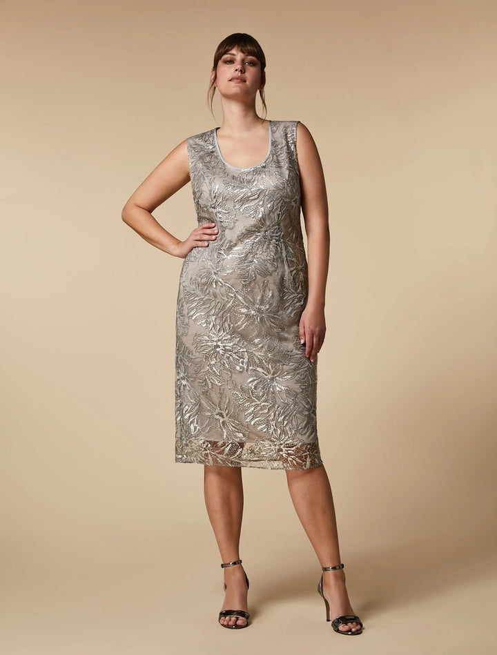 MARINA RINALDI - ABITO MIDI A TUBINO IN TESSUTO RICAMATO CON FILI E PAILLETTES COLOR ARGENTO
