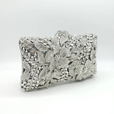 Borsetta gioiello color argento con zirconi crystal e tracolla interna removibile.