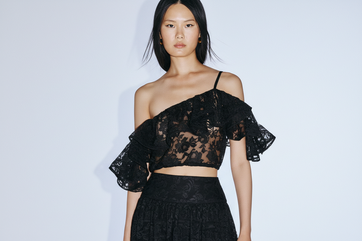 TWINS - TOP CORTO IN PIZZO CON SPALLA SCOPERTA