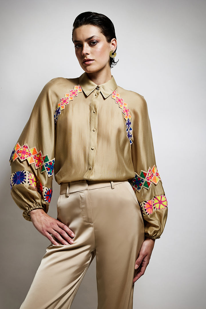 TWINS - CAMICIA DELICATA IN GEORGETTE, TESSUTO MORBIDO E FLUIDO CHE CADE CON ELEGANZA