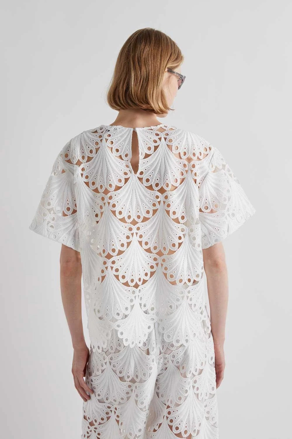 MEIMEI J - BLUSA SCOLLO ROTONDO CON ORLI SMERLATI 100% POLIESTER