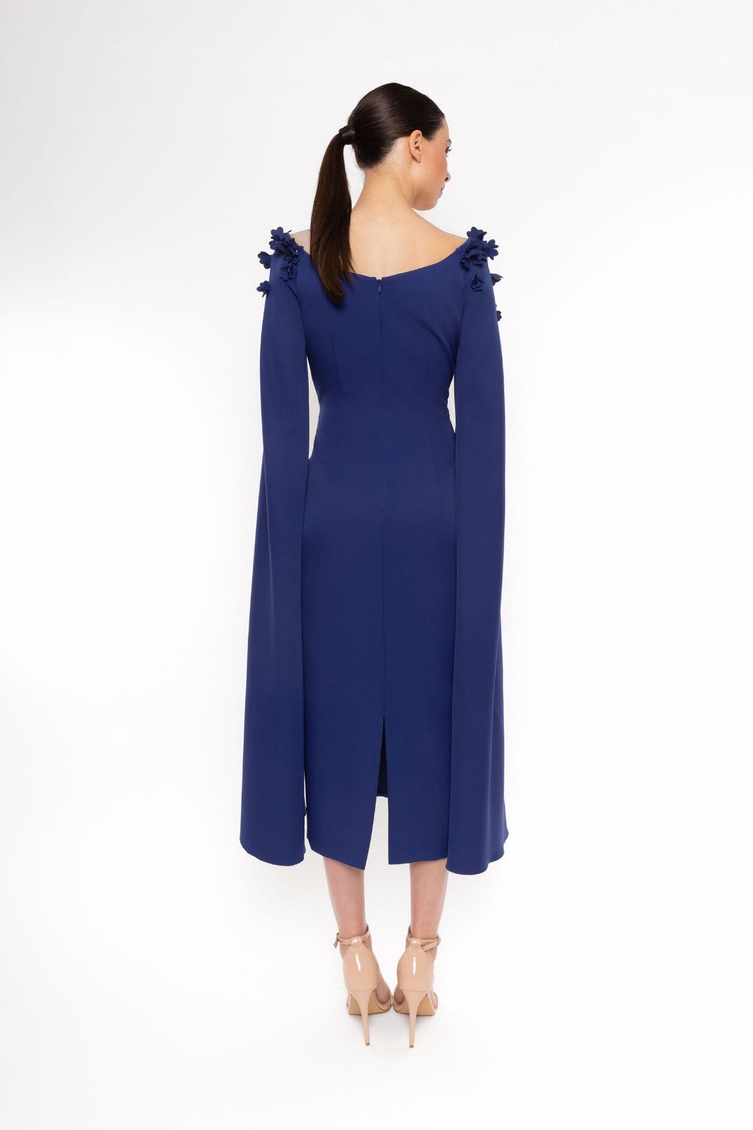 ABITO MIDI ELEGANTE BLU CON MANTELLA E APPLICAZIONI FLOREALI
