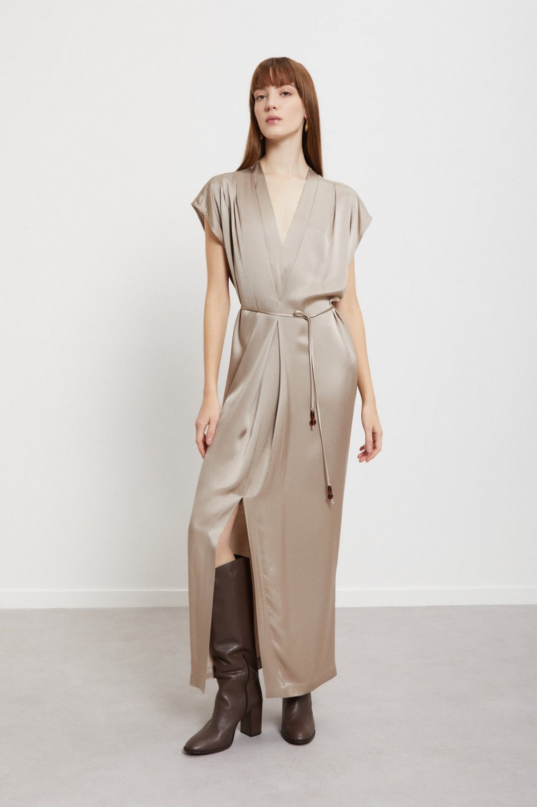 Abito lungo in viscosa con cintura