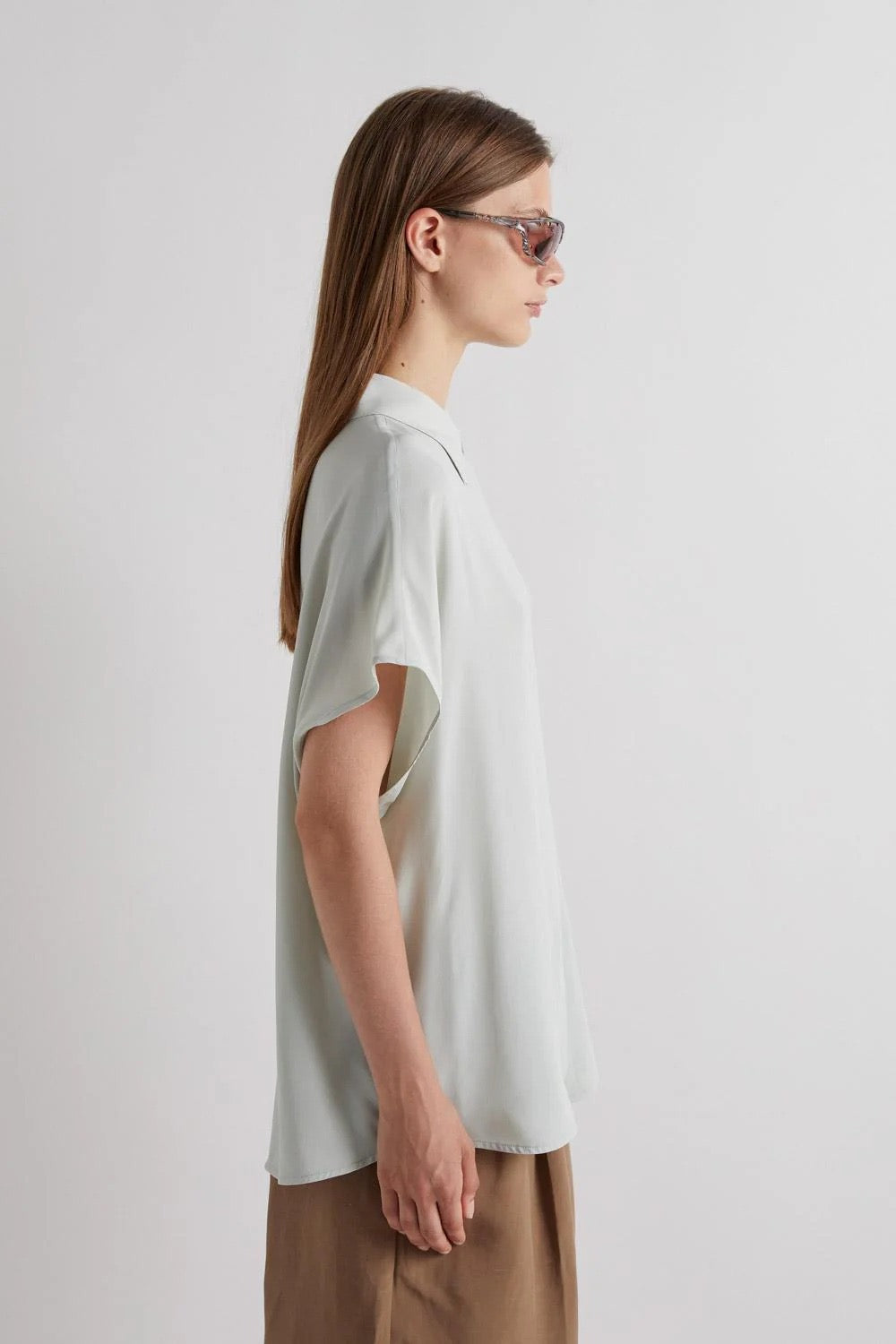 MEIMEI J - CAMICIA IN CREPE CON SPALLA SCESA E ALLACCIATURA FRONTALE NASCOSTA