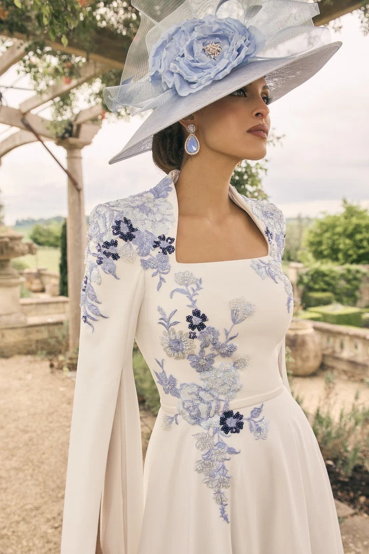 VENI INFANTINO - ABITO IN CREPE MIDI LINEA AD A, PROGETTATO PER VALORIZZARE CON LA VITA STRETTA E SCOLLO SQUADRATO