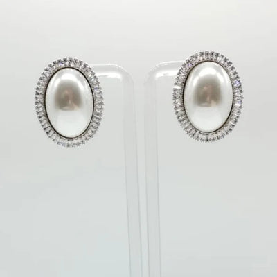 Orecchini di zirconi crystal e perla centrale, chiusura classica e rodiatura in argento o oro