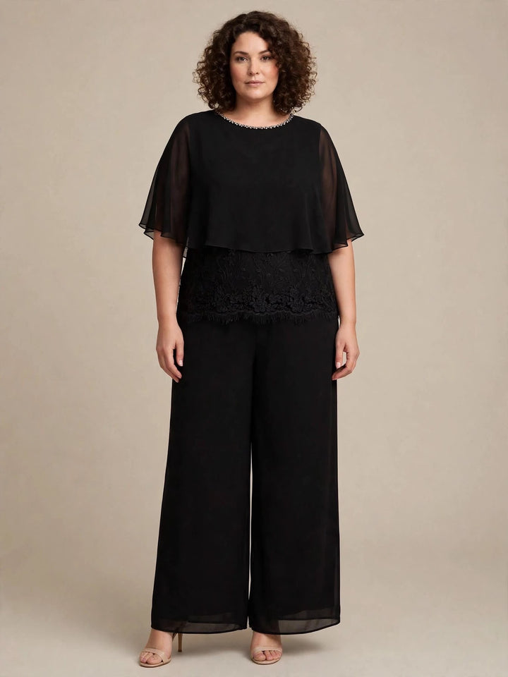 ANNA CAIAZZO - COMPLETO TRE PEZZI CON TOP CON FASCIA IN PIZZO SMERLATO, MANTELLA IN CHIFFON CON COLLARE IN STRASS E PANTALONE WIDE-LEG