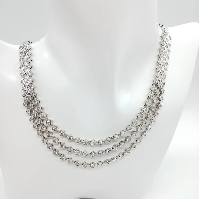 Parure di zirconi color crystal composta da collana e orecchini con rodiatura in argento