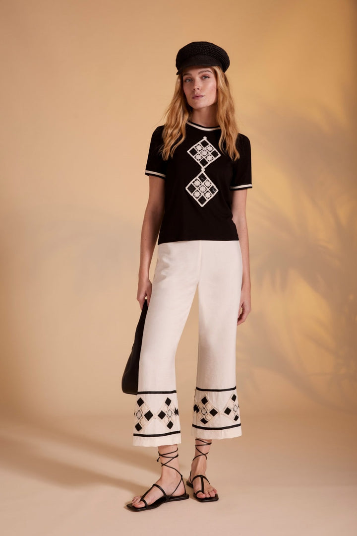ARGGIDO - COMPLETO 3 PEZZI IN STILE ETNO-CHIC CON RICAMI GEOMETRICI PANTALONI COLOR AVORIO CON RICAMI TONO SU TONO E DETTAGLI