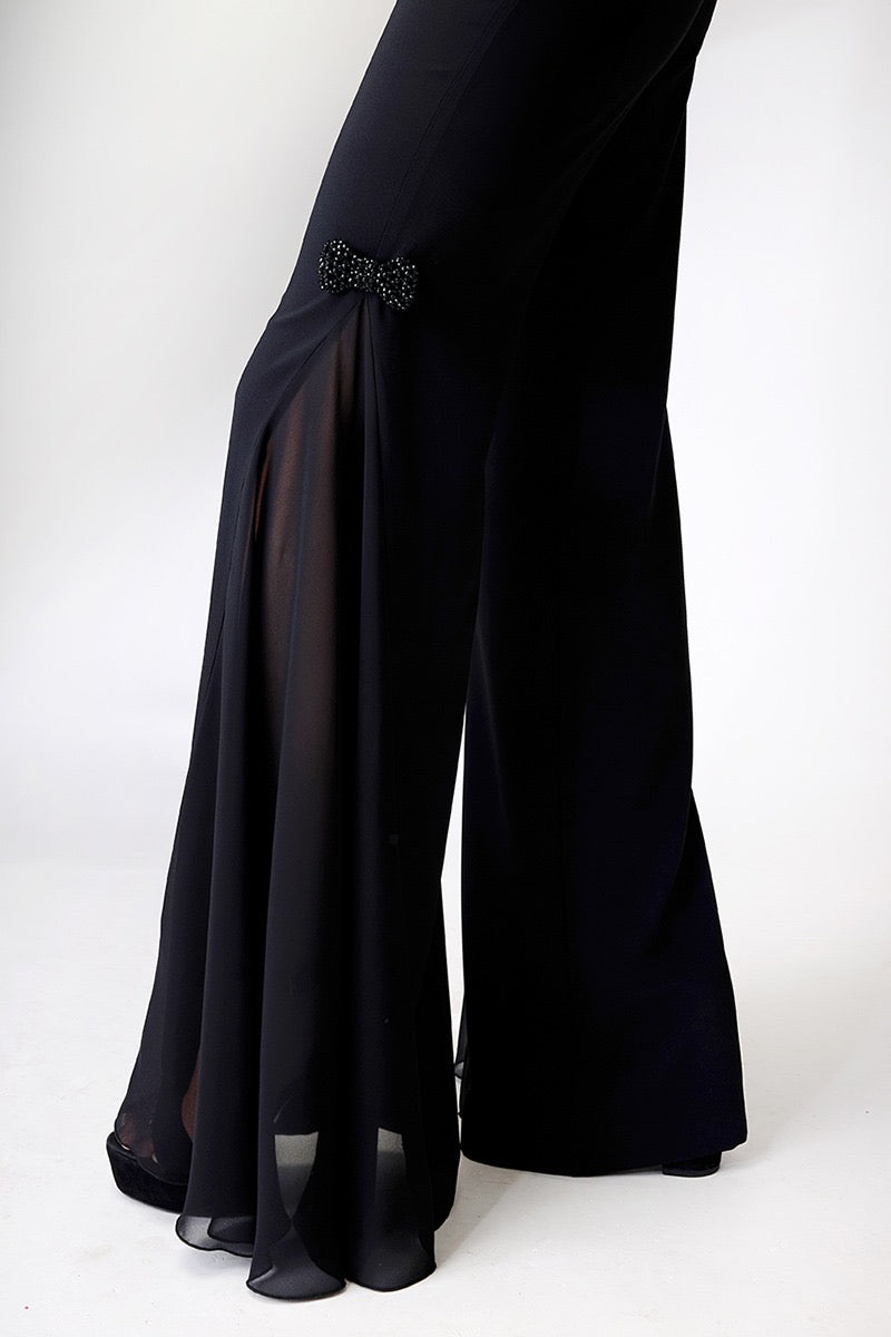 MAESTRI - TOP RAFFINATO ED ELEGANTE CON SPALLE SCOPERTE E UNO SCOLLO A CUORE, CHE VALORIZZA IL DÉCOLLETÉ CON DELICATEZZA