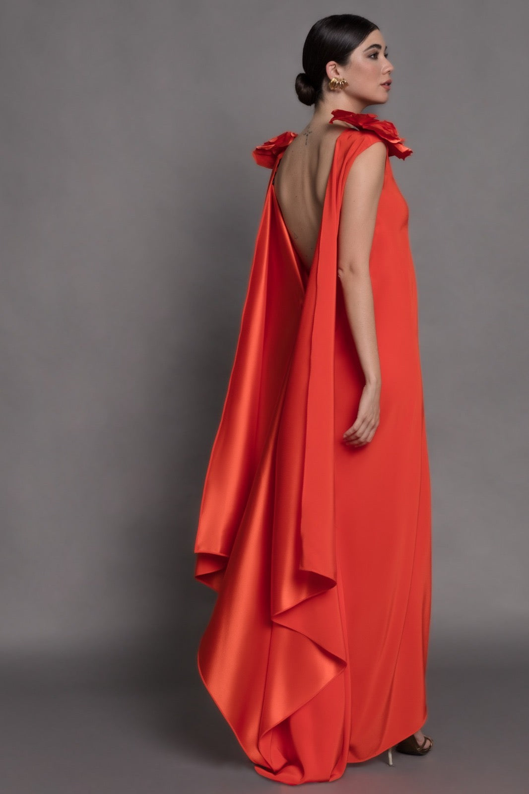 MATILDE CANO - ABITO LUNGO ROSSO CORALLO CON SCOLLO PROFONDO