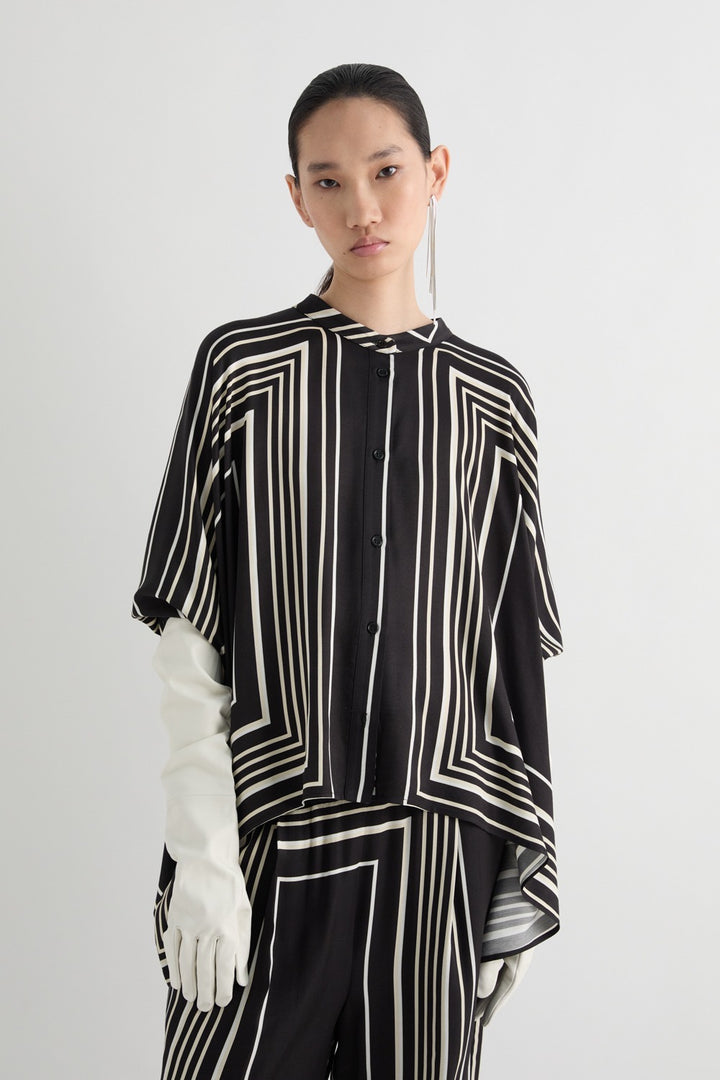 MEIMEI J - CAMICIA KIMONO IN CRÊPE CON STAMPA GEOMETRICA A RIGHE