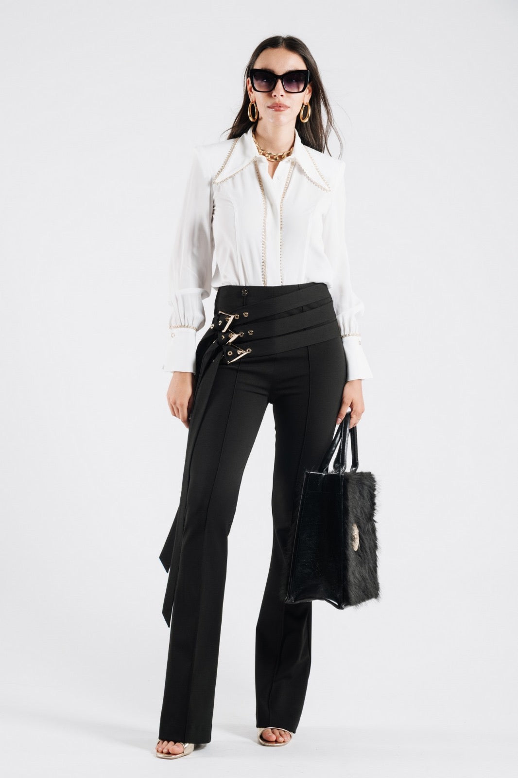 Pantaloni con fibbie