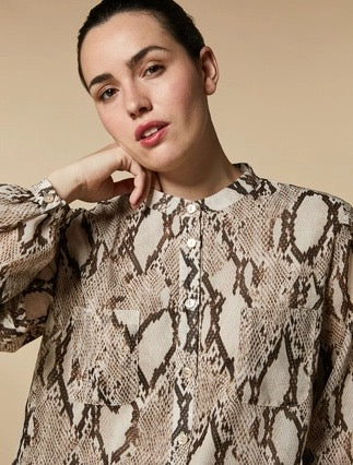 MARINA SPORT - CAMICIA IN GEORGETTE CON STAMPA ESCLUSIVA ,DALLA LINEA DIRITTA