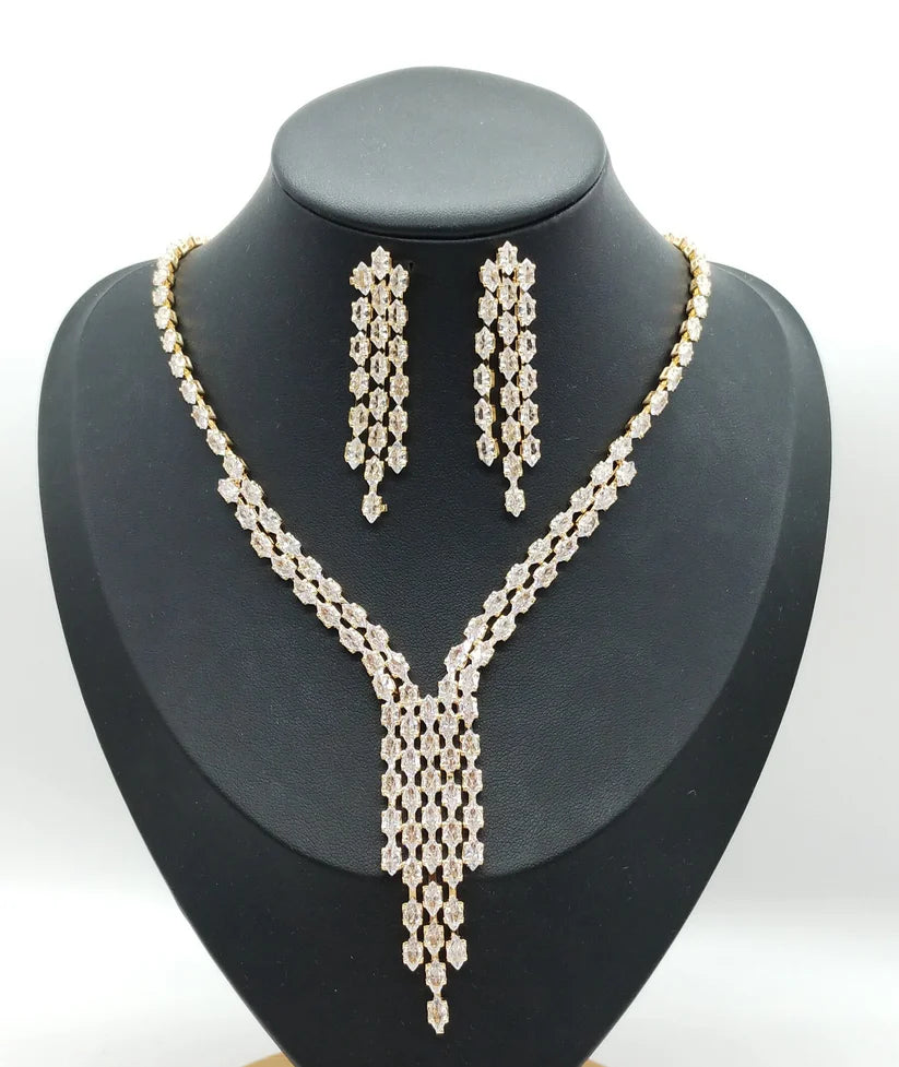 Parure di zirconi color crystal composta da collana e orecchini con rodiatura in oro