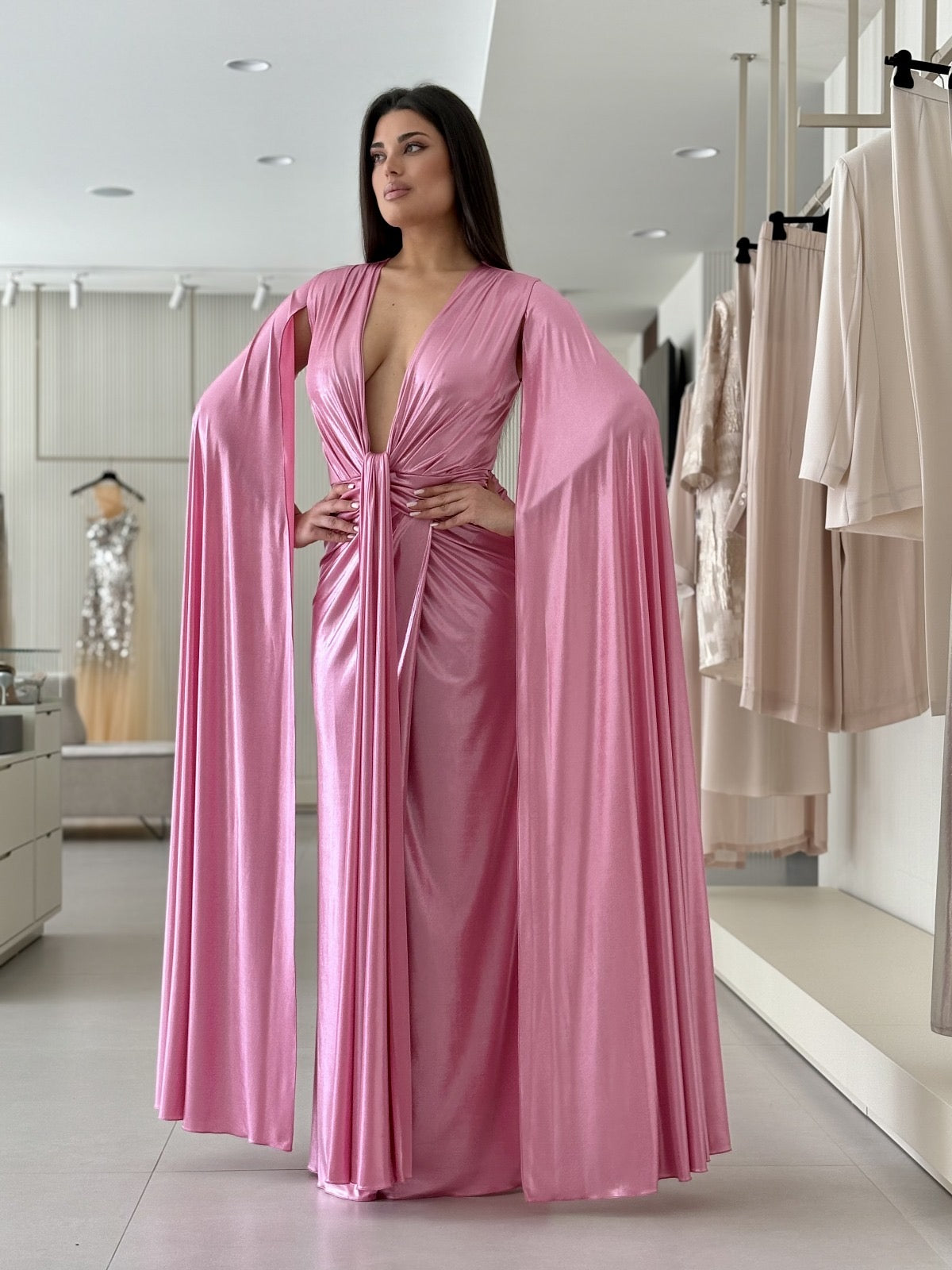 Abito da Sera in Jersey Lucido con Mantello – Rosa Barbie