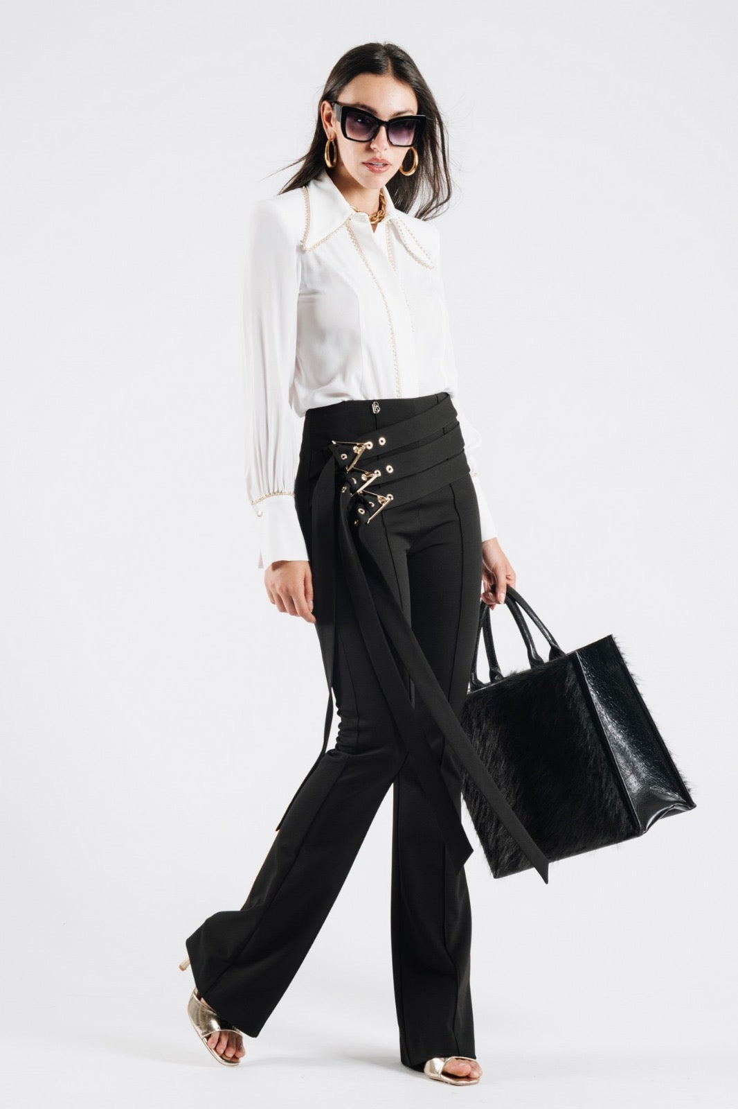 Pantaloni con fibbie