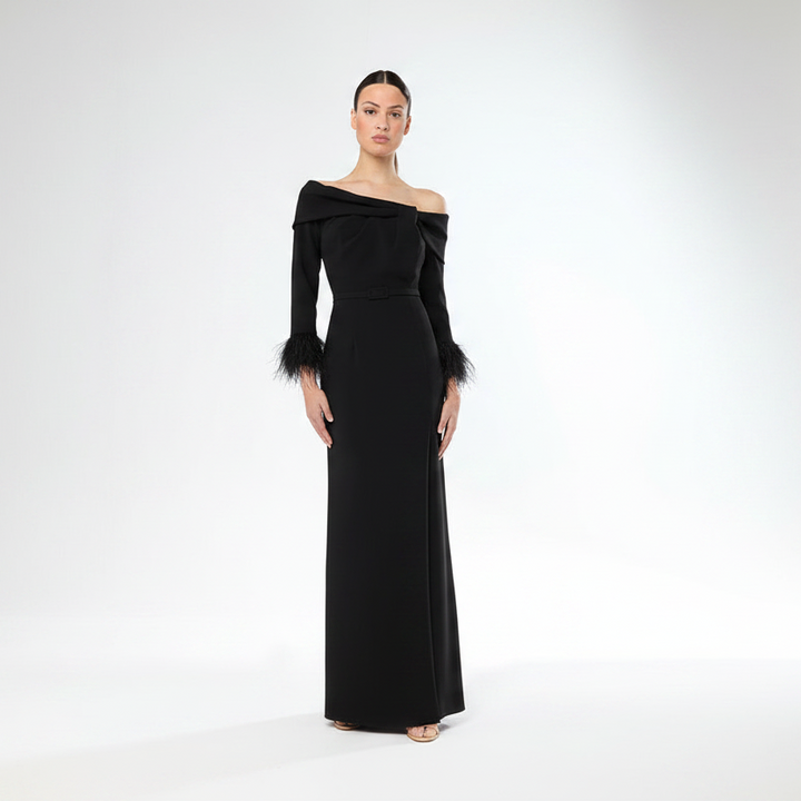 CARLA RUIZ - ABITO LUNGO DA CERIMONIA IL SENSUALE DESIGN OFF-SHOULDER LASCIA LE SPALLE DELICATAMENTE SCOPERTE