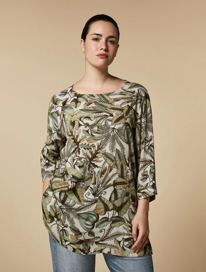 MARINA SPORT - BLUSA IN MAROCAIN DI VISCOSA CON STAMPA ESCLUSIVA ,DALLA LINEA LEGGERMENTE SVASATA
