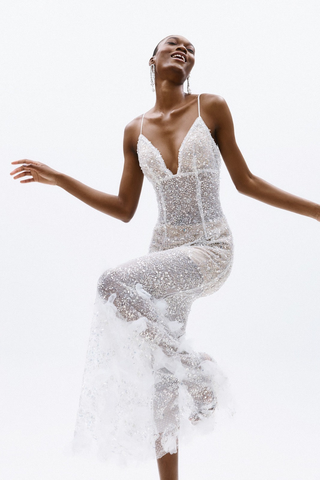 ALLURE - ABITO LUNGO TRASPARENTE CON PAILLETTES E PERLINE