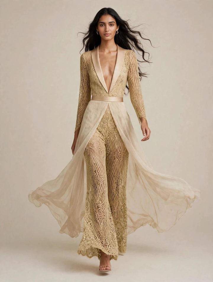 ANNA CAIAZZO - TUTA JUMPSUIT ORO IN PIZZO MACRAMÉ CON SCOLLO A V PROFONDO CON REVERS IN RASO E PANTALONE A ZAMPA CON SOPRAGONNA