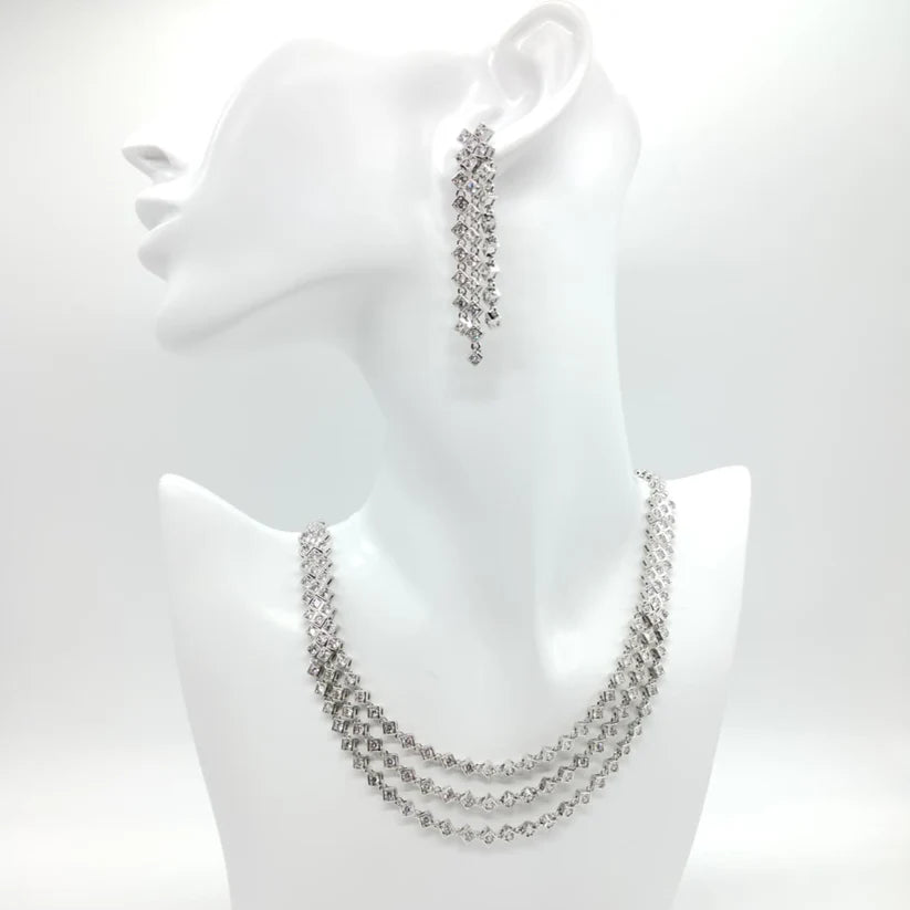 Parure di zirconi color crystal composta da collana e orecchini con rodiatura in argento