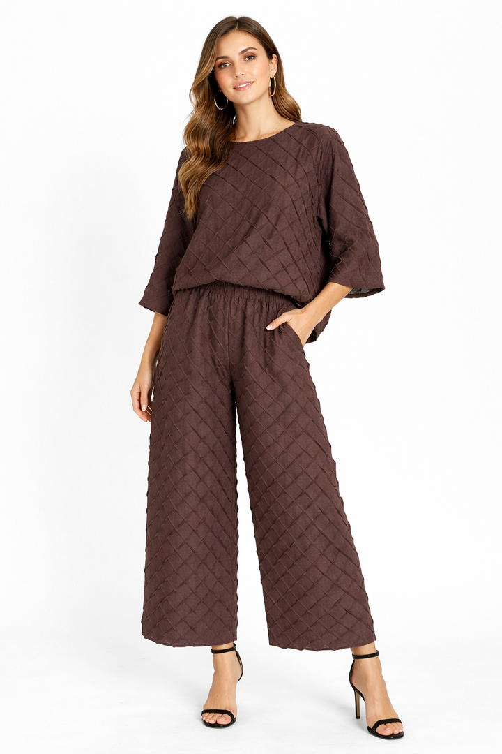 MEIMEI J - BLUSA MORBIDA COLOR CIOCCOLATO CON MANICHE AMPIE E LAVORAZIONE GEOMETRICA IN RILIEVO