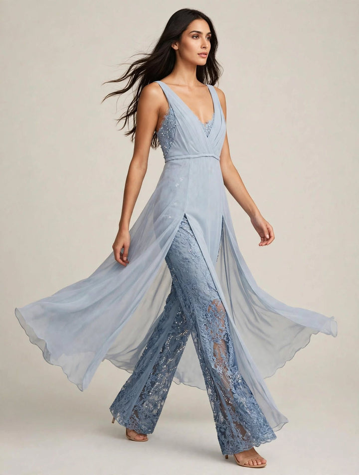 ANNA CAIAZZO - TUTA JUMPSUIT AZZURRO POLVERE CON CORPINO A V, RICAMI IN STRASS E PANTALONE IN PIZZO CON SOPRAGONNA IN CHIFFON