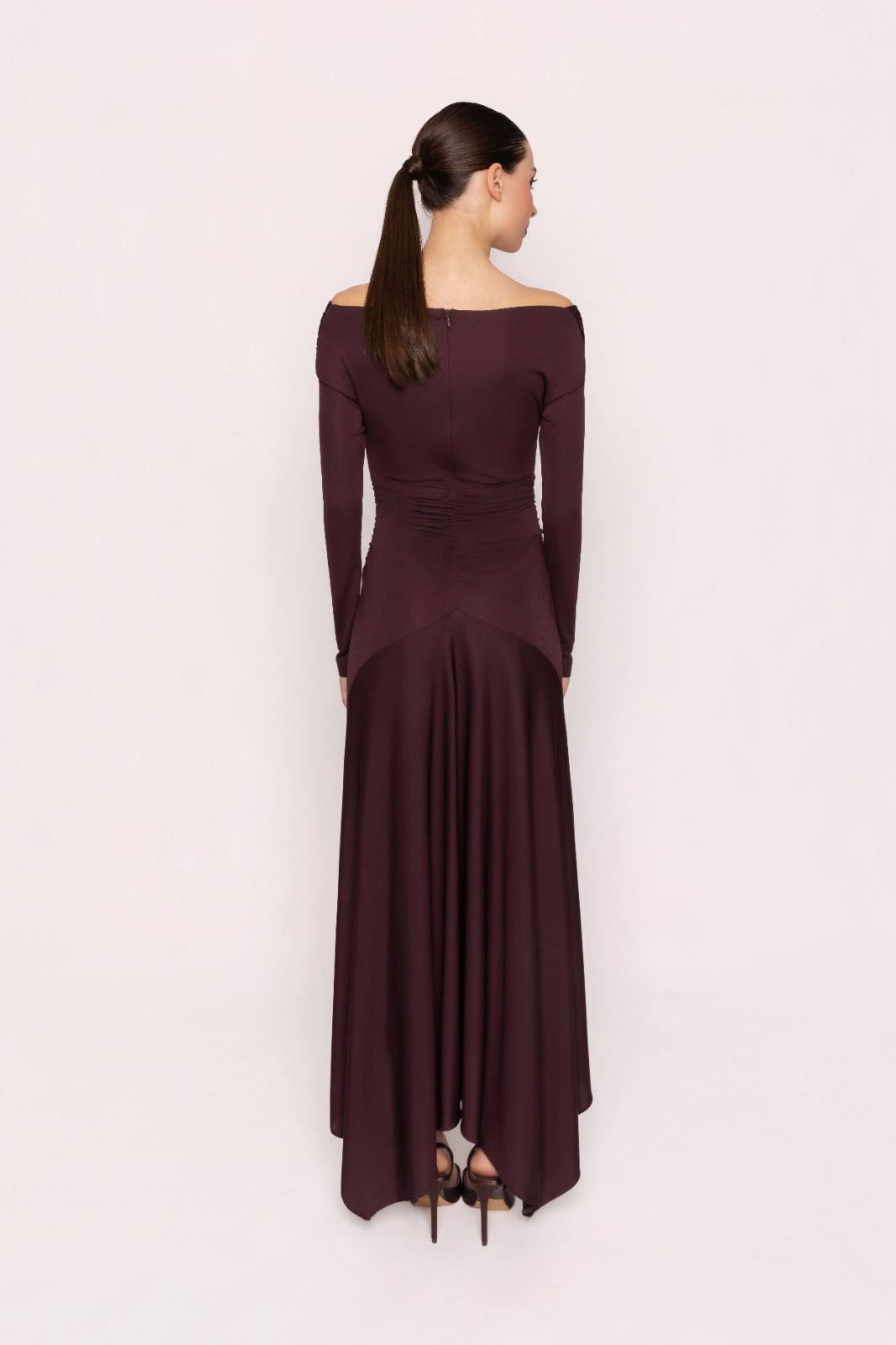 CARLA RUIZ - ABITO MIDI LUNGO BORDEAUX IN JERSEY CON SCOLLO A V OFF-SHOULDER INCROCIATO