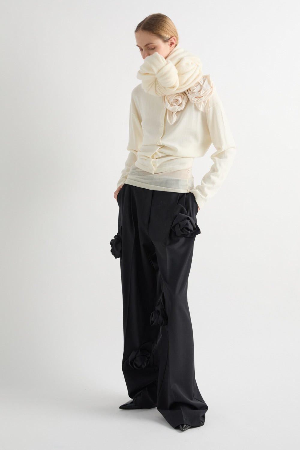 MEIMEI J - PANTALONE CON APPLICAZIONI A FIORE