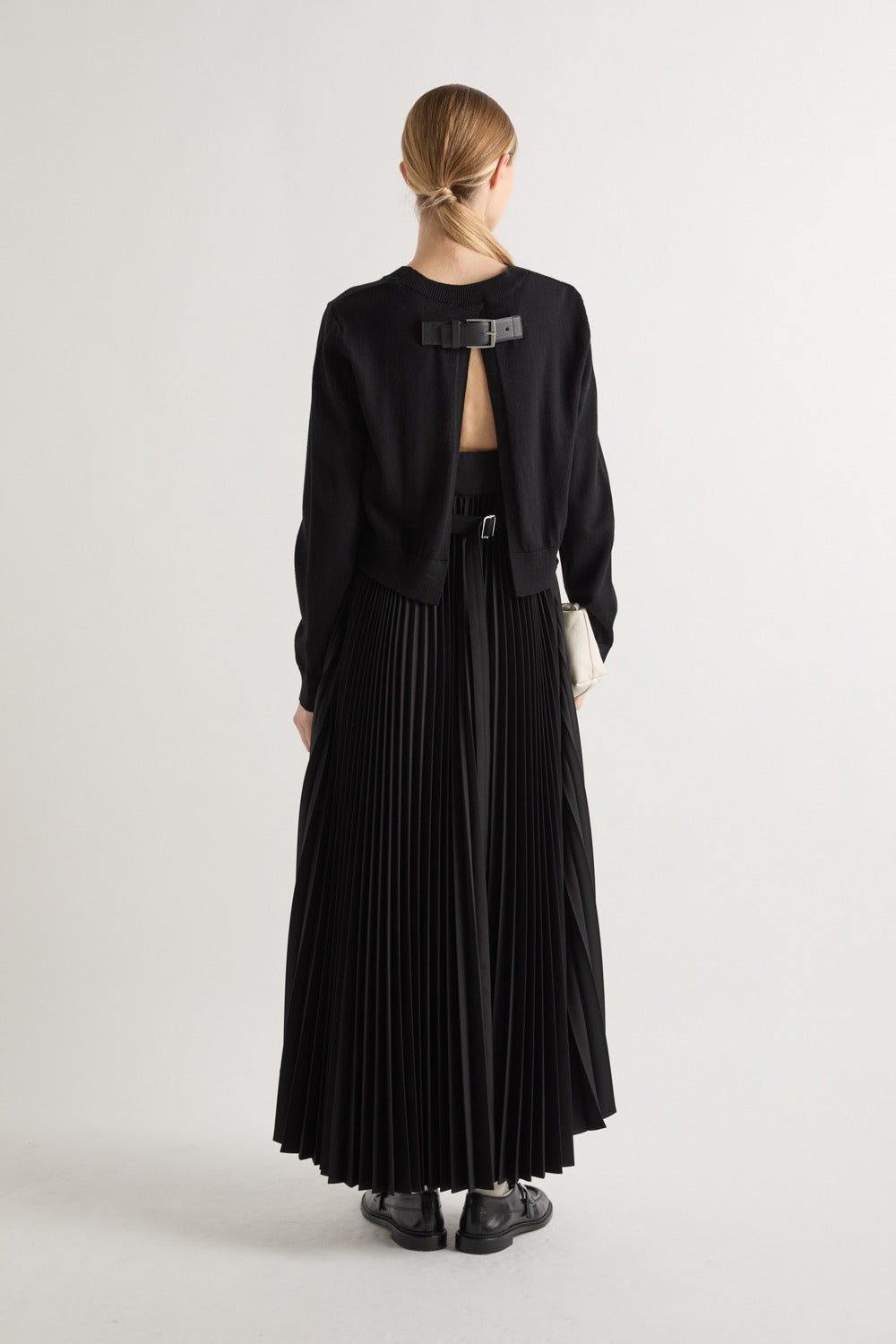 MEIMEI J - ABITO MIDI DAL DESIGN A DOPPIO STRATO CON DETTAGLIO CUT-OUT SUL RETRO, SOFISTICATO E DI CARATTERE