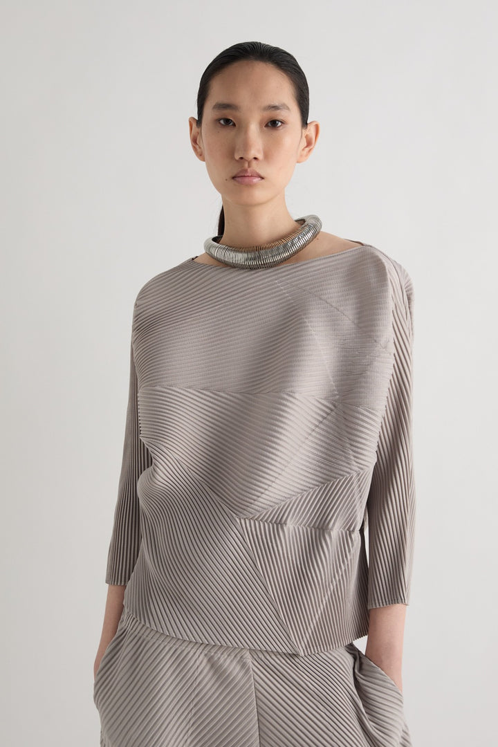 MEIMEI J - BLUSA DALLA SILHOUETTE SCULTOREA CHE FA COPPIA CON I PANTALONI DELLA STESSA LAVORAZIONE, PER UN TOTAL LOOK DI GRANDE